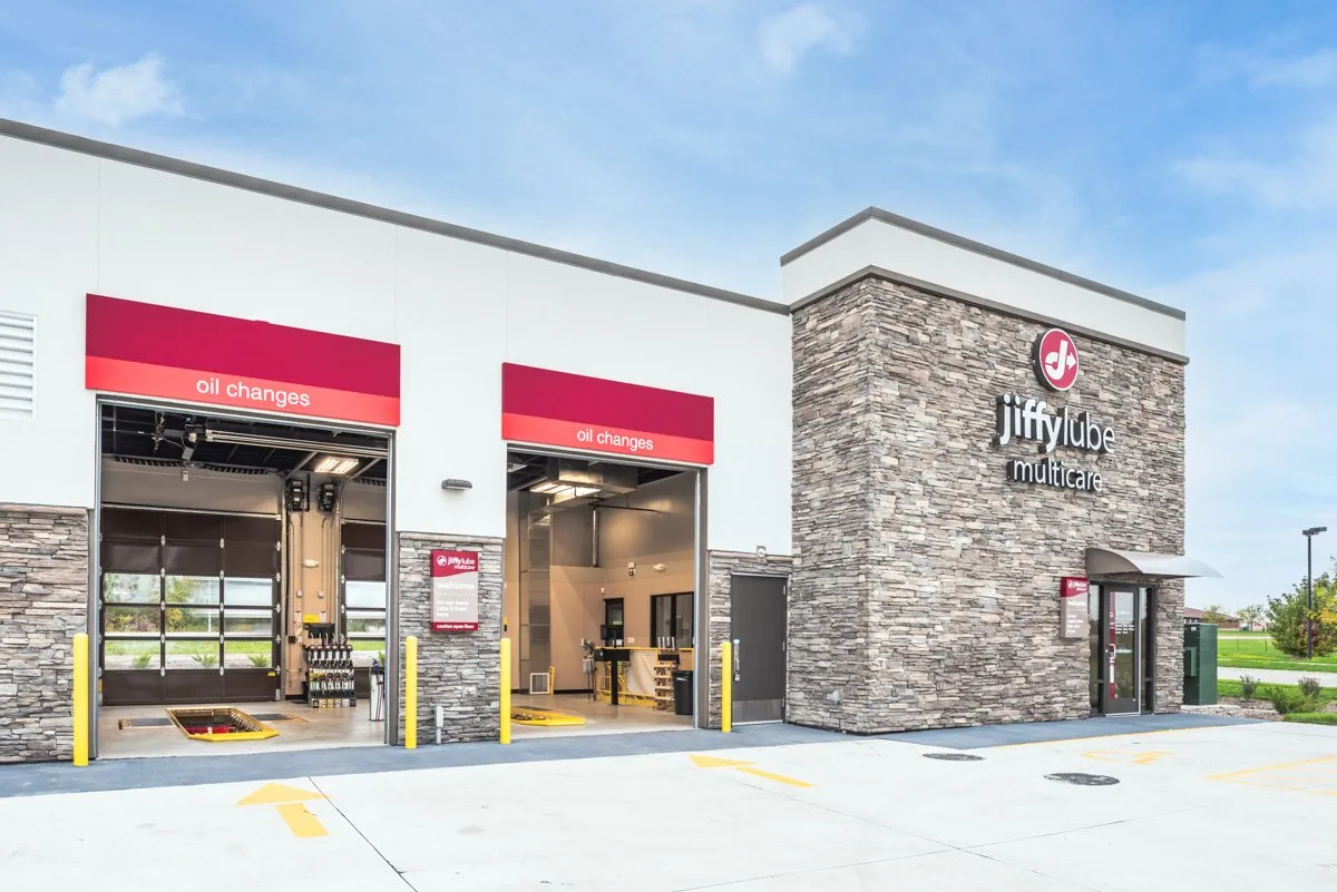 Jiffy Lube service center exterior